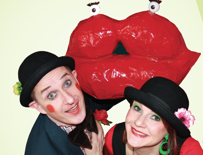 Alexandra Larson och Gustav Larson som Bova & Bove tillsammans med den märkliga Tontagar-Tina.