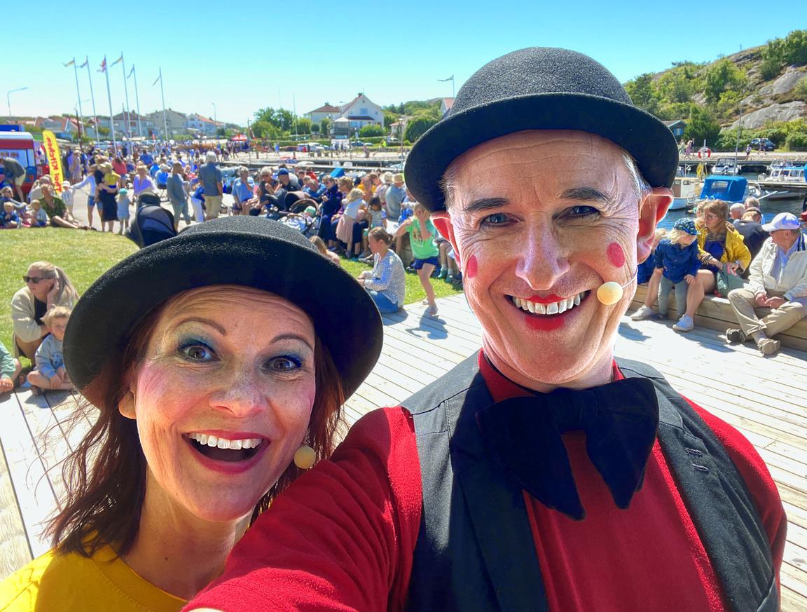 Alexandra Larson och GustavLarson som Bova & Bove på Träbåtsfestivalen i Skärhamn.